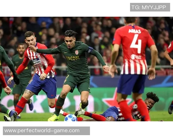 本菲卡狂胜那不勒斯五球大捷赛场瞬间引发热烈反响 本菲卡狂胜那不勒斯五球大捷赛场瞬间引发热烈反响