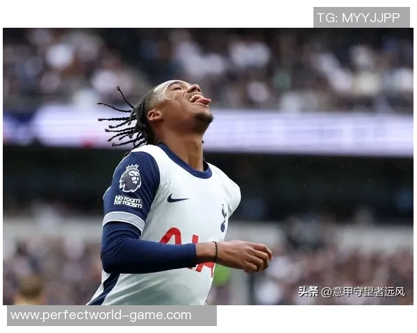 德甲激战热刺与曼联战成平局红牌争议引发全场热议与十大精彩进球回顾